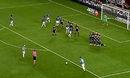 Κάρφωσε τη Φενέρ ο Μπακασέτας με… βοήθεια του αντίπαλου κίπερ!