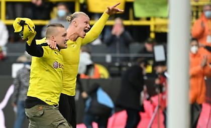 Οπαδός… μπούκαρε στο γήπεδο και πανηγύρισε παρέα με τον Χάαλαντ!