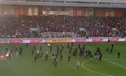 Επεισόδια και οριστική διακοπή στο Σπαρτάκ Τρνάβα-Σλόβαν Μπρατισλάβας