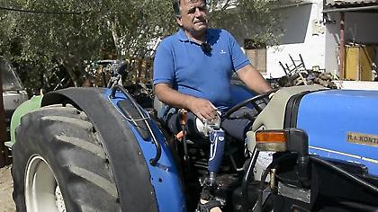 Κρήτη: Νικητής της ζωής - Οδήγησε το τρακτέρ σχεδόν 1,5 χιλιόμετρο με κομμένο πόδι