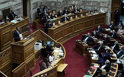 Live – Βουλή: Ο Μητσοτάκης απαντά σε επίκαιρη ερώτηση του Τσίπρα για την πανδημία