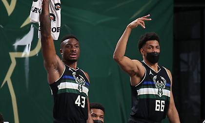 Γιάννης: «Αυτό που κάνει ο Θανάσης είναι πολύτιμο»