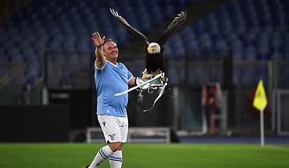 Απολογήθηκε ο εκπαιδευτής του αετού της Λάτσιο: «Δεν είμαι φασίστας, στρατιωτικός ο χαιρετισμός»