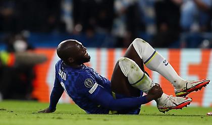 Κέρδισε πέναλτι και αποχώρησε τραυματίας ο Λουκάκου