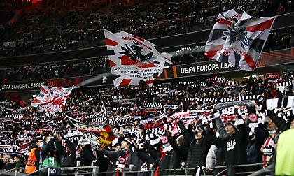 Δεν πέφτει καρφίτσα: Κατάμεστο το γήπεδο της Άιντραχτ!