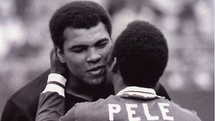 Το φιλί στη… δύση της καριέρας του Πελέ με το Μοχάμεντ Άλι!