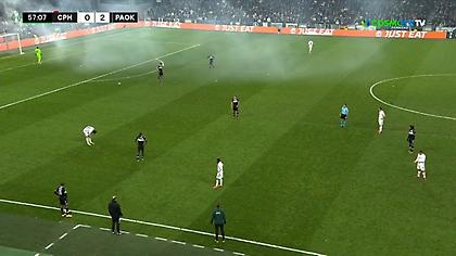 Η προσωρινή διακοπή στον ΠΑΟΚ για να απομακρυνθούν τα πλαστικά