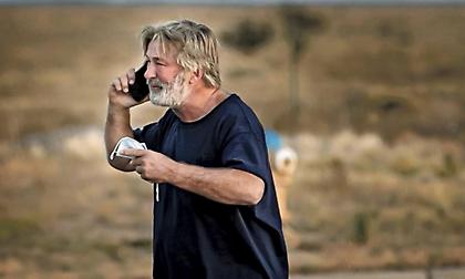 Πρώτη δήλωση Άλεκ Μπάλντουιν μετά το θάνατο της Χάτσινς: «Η καρδιά μου έχει ραγίσει…»