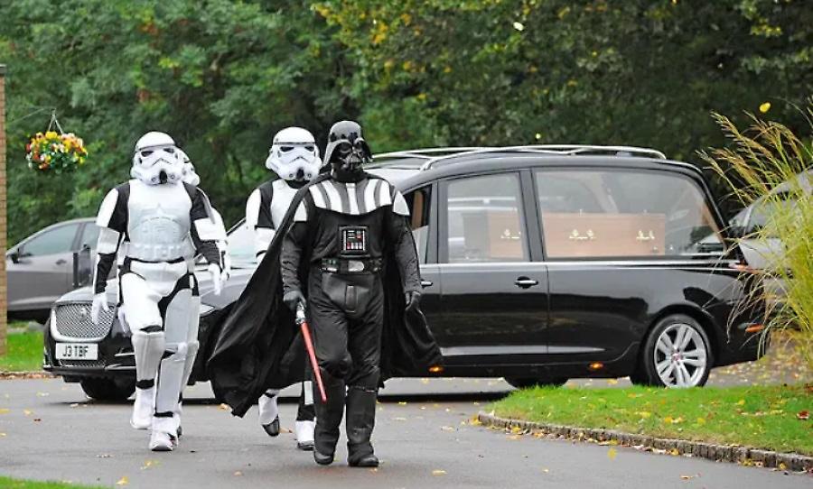 Κηδεία με... Darth Vader και stormtroopers στην Βρετανία!