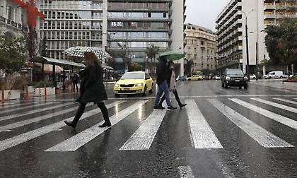 Επιδείνωση του καιρού αύριο: Έρχονται βροχές και σποραδικές καταιγίδες