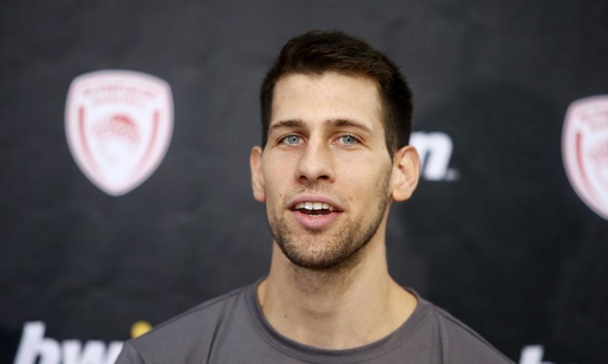 Λούντζης: «Επικίνδυνη η Άλμπα, πάντα έτοιμος για να βοηθάω»