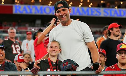 Τομ Μπρέιντι: Δώρισε το καπέλο του σε 9χρονο που νίκησε τον καρκίνο - Ξέσπασε σε κλάματα!