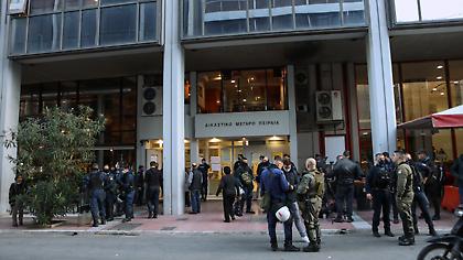 Καταδίωξη-Πέραμα: Παρουσιάστηκε ο 14χρονος Ρομά που οδηγούσε το κλεμμένο όχημα