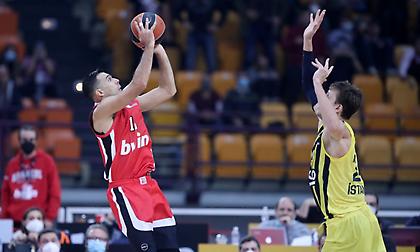 Το νικητήριο καλάθι του Σλούκα κόντρα στη Φενέρμπαχτσε με φυσικό ήχο