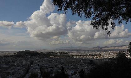 Καιρός: Αίθριος με τοπικές βροχές στα νότια - Έως και 9 μποφόρ στο Ιόνιο