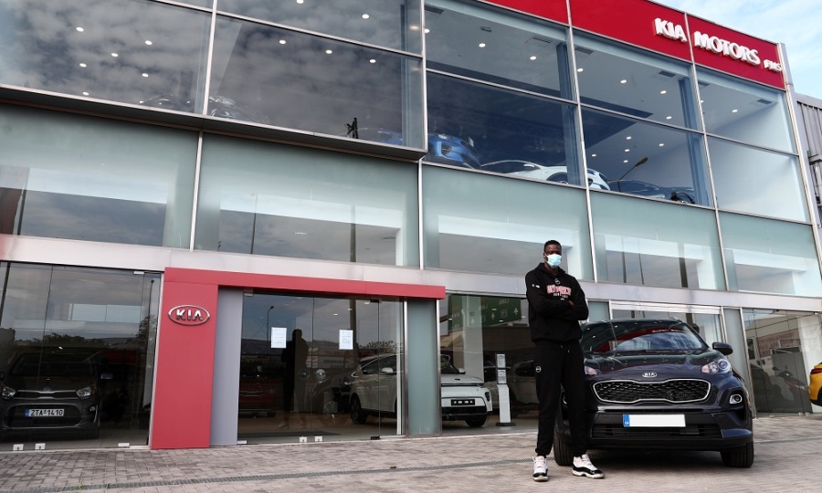 Ολυμπιακός: Πήρε το αυτοκίνητό του ο Φαλ