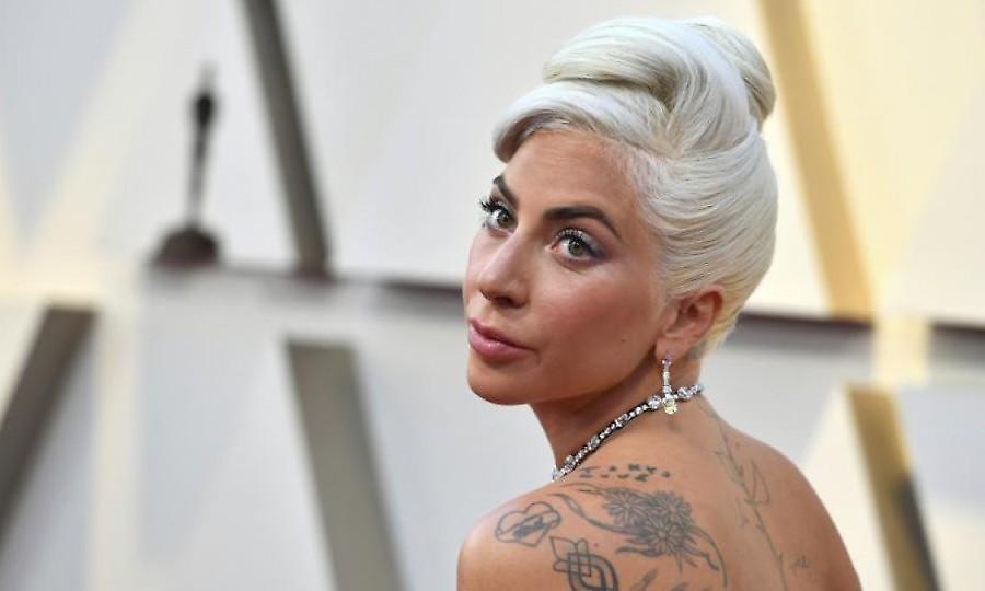 Η Lady Gaga ποζάρει γυμνή για το εξώφυλλο του Vogue και γίνεται παγκόσμιο viral