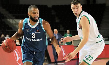 «Καυτός» Χάρισον έσπρωξε την Τουρκ Τέλεκομ στη νίκη