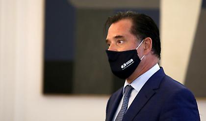 Γεωργιάδης για είσοδο σε εκκλησίες: «Δεν μπορεί να εξισώνεται η πίστη με το κομμωτήριο»
