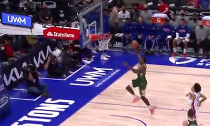 Εντυπωσιακό κάρφωμα του Θανάση Αντετοκούνμπο κόντρα στους Πίστονς