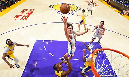 Νέα ήττα από Θάντερ με απίθανη ανατροπή για Λέικερς