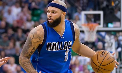 Ο... μποξέρ Ντερόν Γουίλιαμς ετοιμάζεται να ανέβει στο ρινγκ!