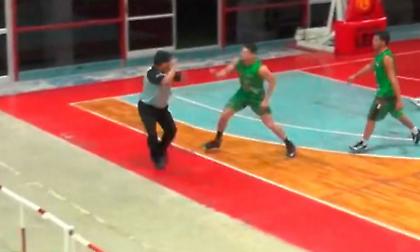 Παίκτης γρονθοκόπησε εν ψυχρώ διαιτητή στην Αργεντινή!