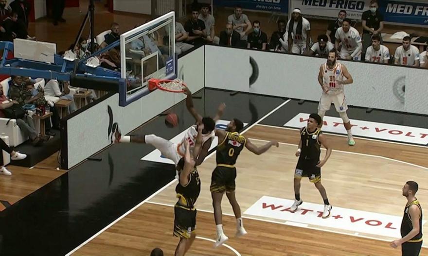 Εντυπωσιακό κάρφωμα του Χαντ κόντρα στον Άρη