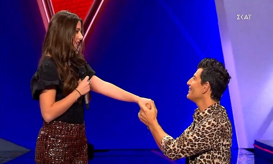 The Voice: Η Ιόλη καθήλωσε τον… στιχουργό Μουζουράκη και τον Σάκη που γονάτισε!