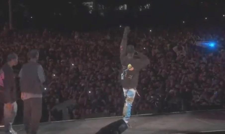 Οργή για την τραγωδία στο Τέξας: «O Travis Scott έβλεπε το ασθενοφόρο και συνέχιζε το show»