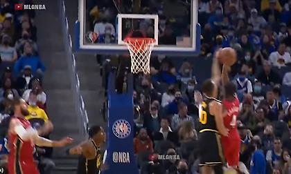 Το διπλό μπλοκ του Στεφ Κάρι!