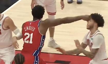 Ο Εμπίντ πήγε να βγάλει νοκ άουτ με… ακούσια γροθιά τον Μπολ