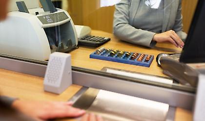 Δημόσιες υπηρεσίες και τράπεζες: Πώς θα γίνεται η είσοδος από σήμερα