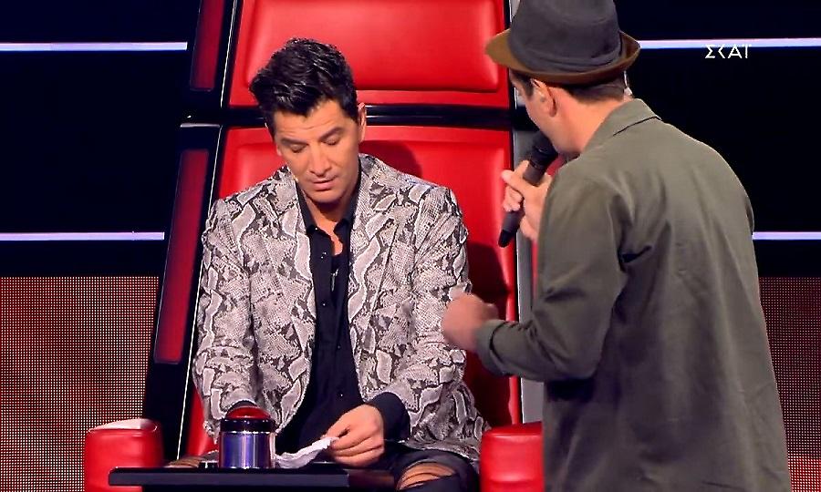 Παίκτης έφερε δώρο στον Σάκη Ρουβά μπλε αλάτι από το Ιράν