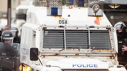 Βρετανία: Τέσσερις άνδρες άρπαξαν και πυρπόλησαν λεωφορείο στη Βόρεια Ιρλανδία