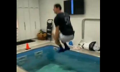 Επική «μπόμπα» μέσα σε πισίνα από τον Μαριάνοβιτς!