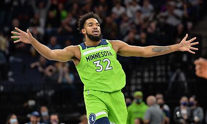 Ο Τάουνς χτύπησε οπαδό των Γκρίζλις που τον κορόιδευε