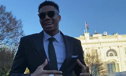 Γιάννης: «Ελπίζω να ξαναέρθω στον Λευκό Οίκο, έκανα δώρο στον Πρόεδρο ένα ζευγάρι παπούτσια»