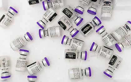 Γερμανία: Συστάση για εμβολιασμό μόνο με Pfizer για εγκύους και νέους κάτω των 30