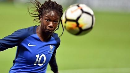 Ελεύθερη η Ντιαλό, αλλά παραμένει ύποπτη για τον ξυλοδαρμό!