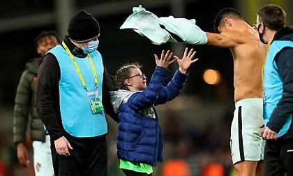 Πρόστιμο στην 11χρονη φαν του Ρονάλντο για εισβολή στο γήπεδο