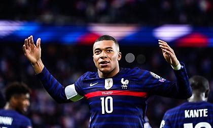 Το ιστορικό «καρέ» του Εμπαπέ: Πρώτος Γάλλος που βάζει τέσσερα γκολ από το 1958!