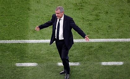 Φερνάντο Σάντος: «Παίξαμε με φόβο, η ευθύνη δική μου. Θα πάμε Μουντιάλ»