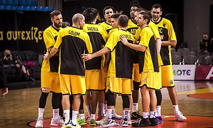 Πρόβλημα Καρλή στην ΑΕΚ, αποχώρησε υποβασταζόμενος