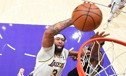 Έπαιξαν με τη… φωτιά, αλλά δεν κάηκαν οι Λέικερς