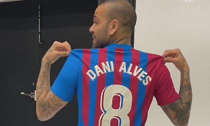 Μπαρτσελόνα: Φωτογραφήθηκε με το «8» στην πλάτη ο Ντάνι Άλβες!