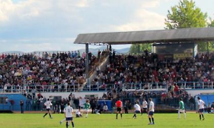 Μηχανάκι κατέστρεψε το χορτάρι στο γήπεδο της Αριδαίας!