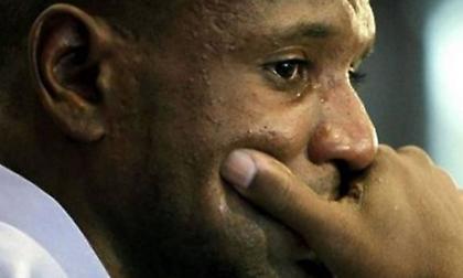 «Πέφτει στα πόδια» της συζύγου του ο Αμπιντάλ: «Συγχώρεσέ με, είσαι η γυναίκα της ζωής μου…»