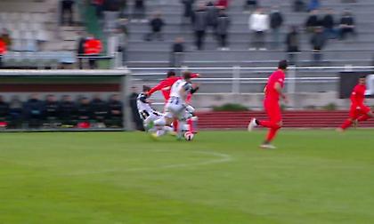 Αποβλήθηκε με δεύτερη κίτρινη κάρτα για σκληρό φάουλ ο Σαλαμούρας του ΠΑΟΚ Β'