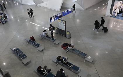 Μετάλλαξη «Όμικρον»: Τρόμος στην Ευρώπη – Σε εφαρμογή ταξιδιωτικά μέτρα για να αποτραπεί η διασπορά